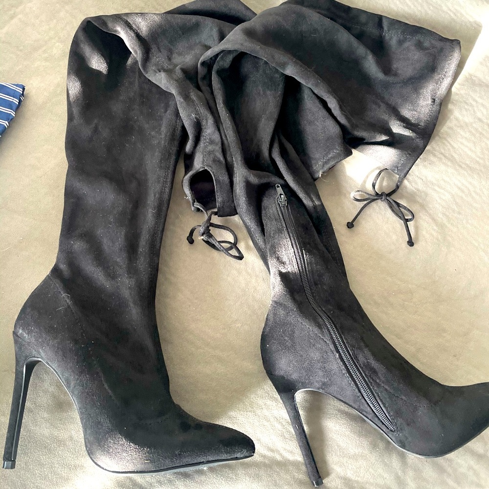 Fashion Nova size 7.5 black